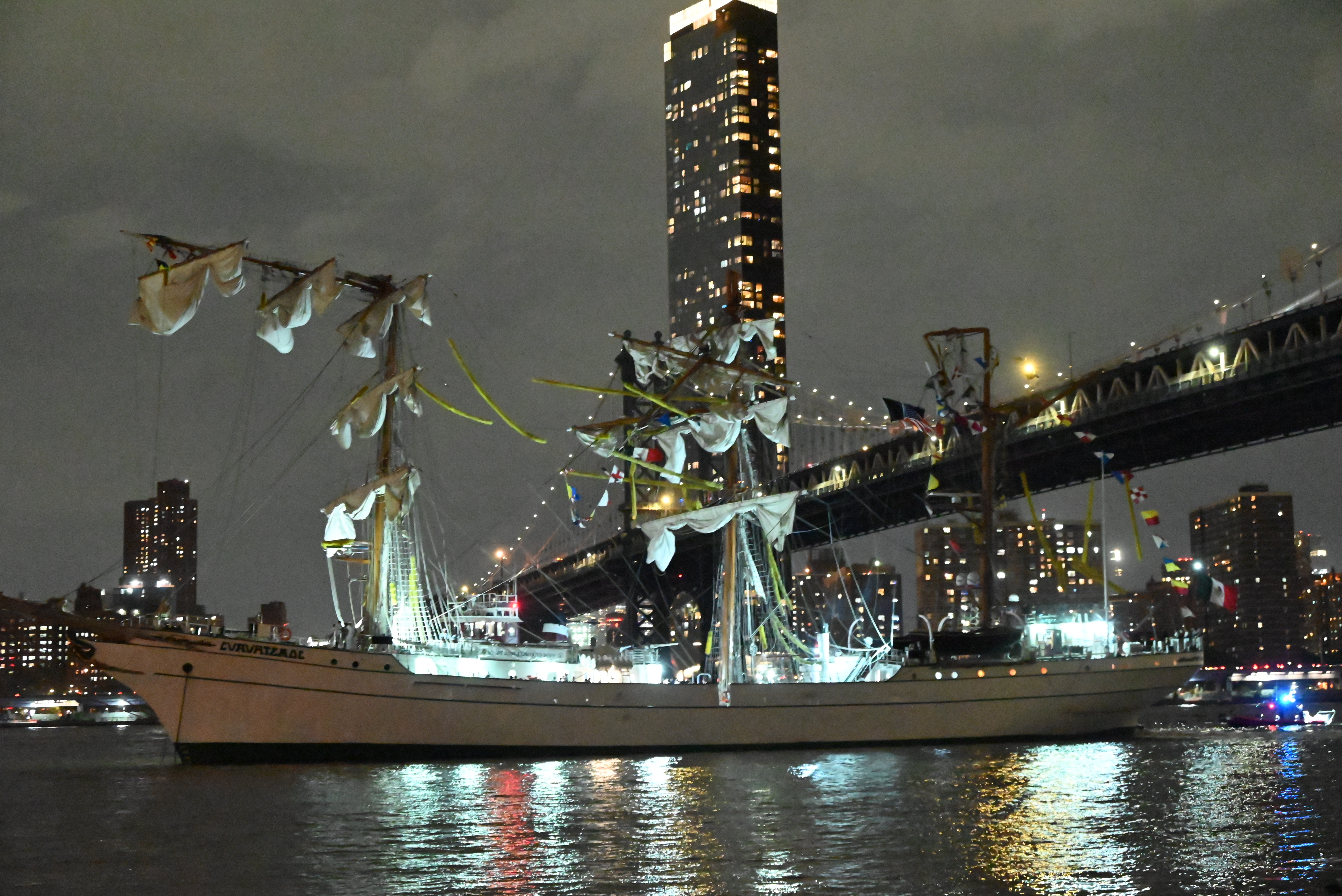 NEW YORK, UNITED STATES – MAY 17: Mexican navy tall ship, making a festive visit to New York, crashes into the Brooklyn Bridge in Manhattan, New York, United States on Saturday, May 17, 2025. The ship, which has a crew of 277, collided with the bridge’s road deck and left multiple crew members seriously injured, according to fire officials and sources. (Photo by Kyle Mazza/Anadolu via Getty Images)